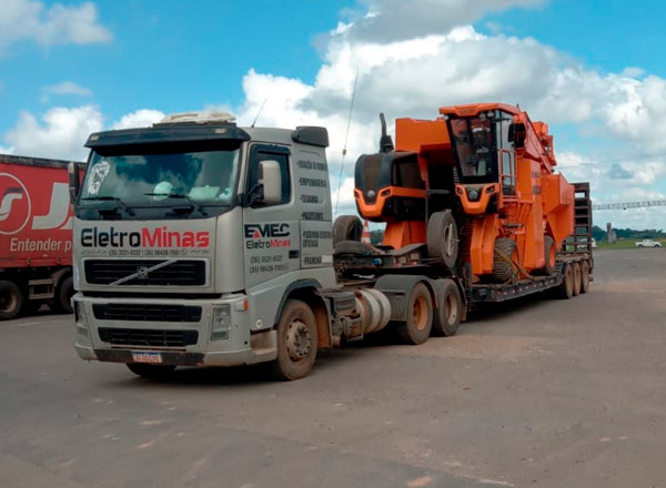 Carreta prancha com 20,50m de comprimento por 3,15m de largura